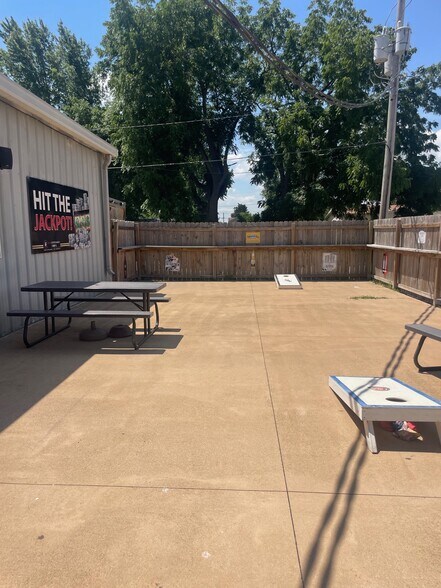 More Photos Of 401 N Limit St, Lincoln Freestanding For Sale