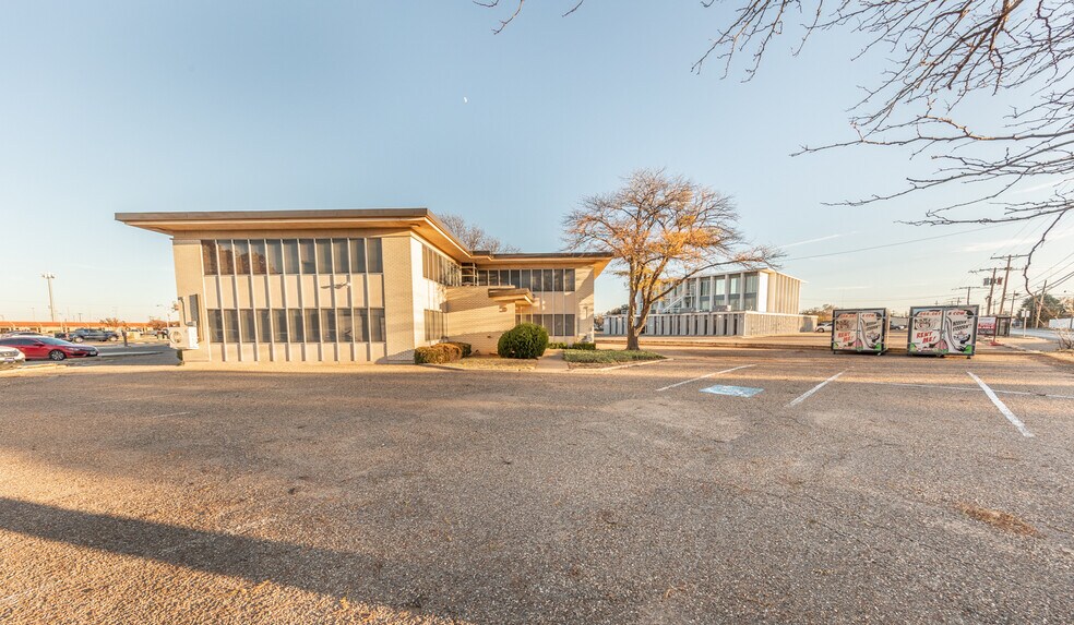 More Photos Of 5 Briercroft Office Park, Lubbock Office For Sale