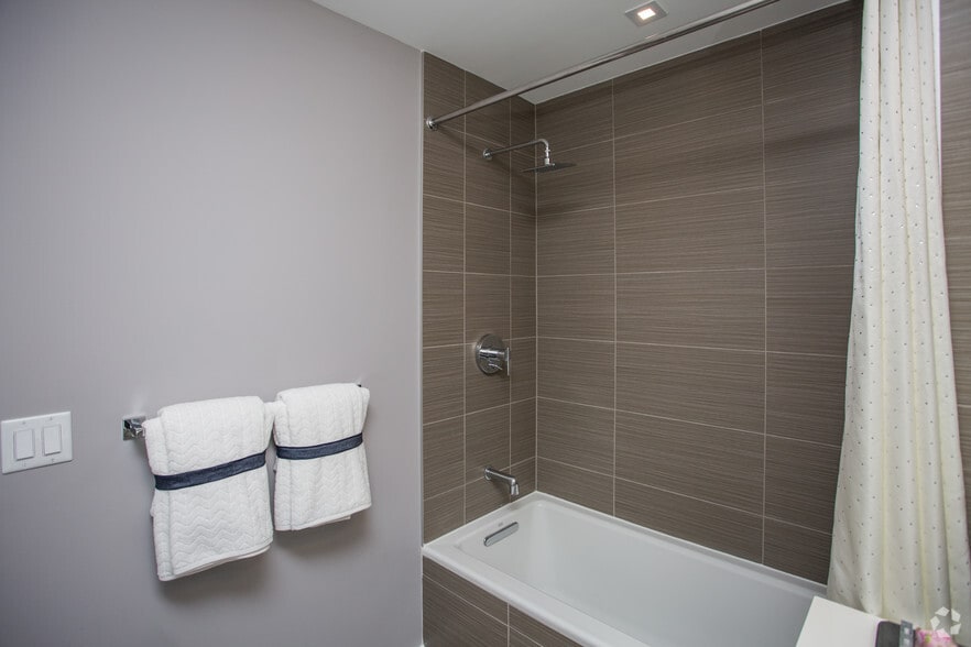 More Photos Of 1800 N Lynn St, Arlington Apartments For Lease