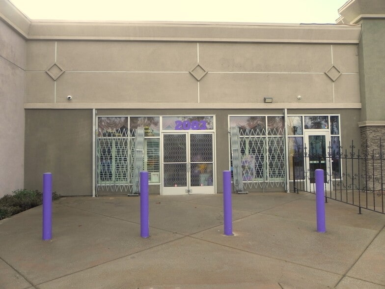 More Photos Of 2083 Orange Tree Ln, Redlands Freestanding For Lease