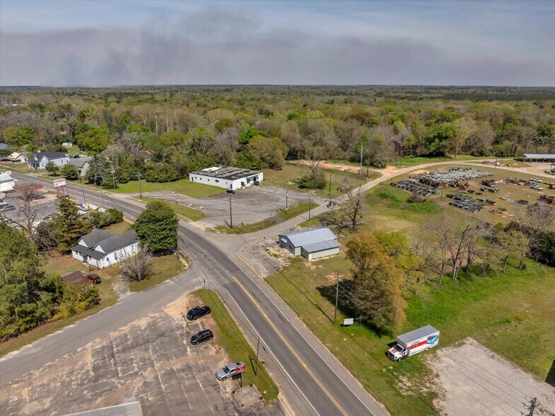 More Photos Of 131 S Jackson St, Hawkinsville Flex For Sale