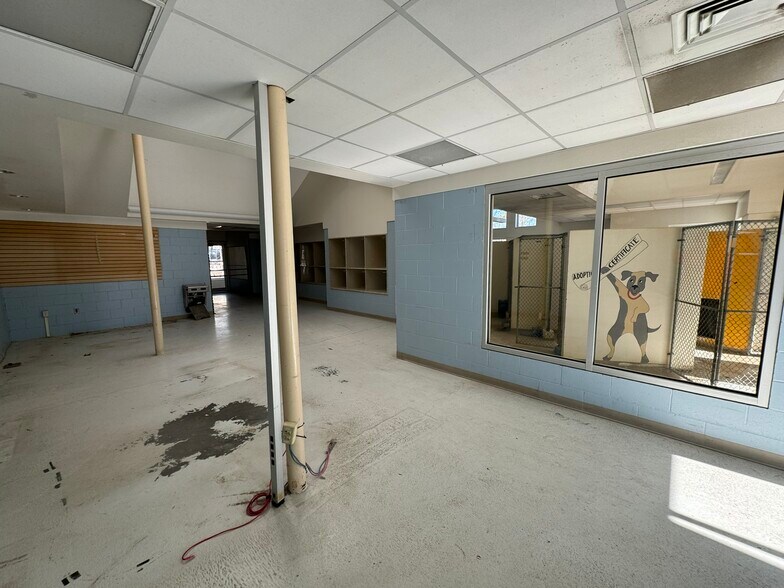 More Photos Of 10 Pethaven Ln, Augusta Veterinarian Kennel For Sale