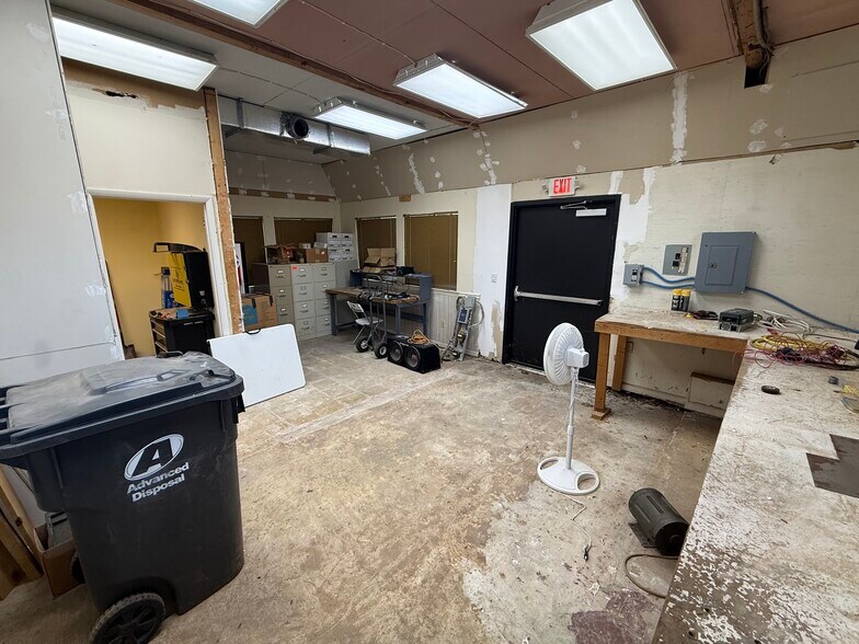 More Photos Of 1401 Thompson Cir, Gardendale Office For Sale