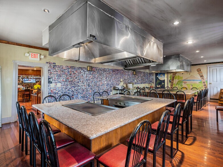 More Photos Of 1495 Farmington Ave, Pottstown General Retail For Sale