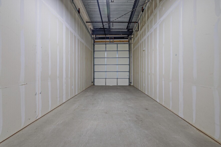 More Photos Of 2020 N Bell Blvd, Cedar Park Unknown For Lease