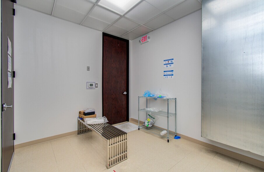 More Photos Of 9330 Kirby Dr, Houston Research And Development For Lease