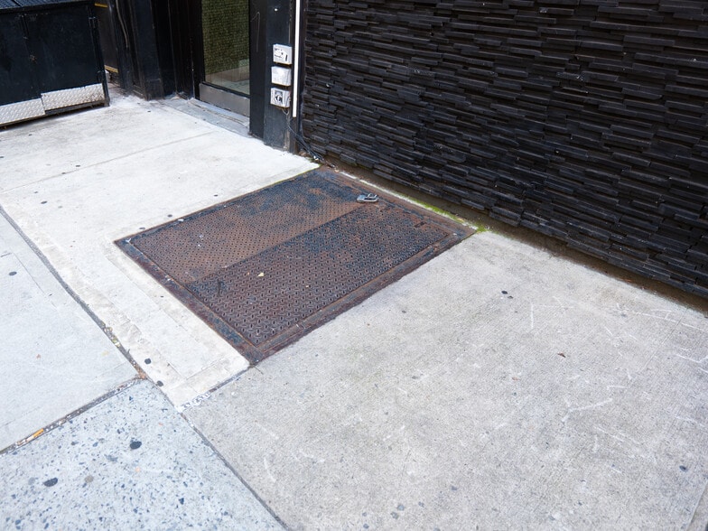 More Photos Of 362 W 23rd St, New York Apartments For Lease