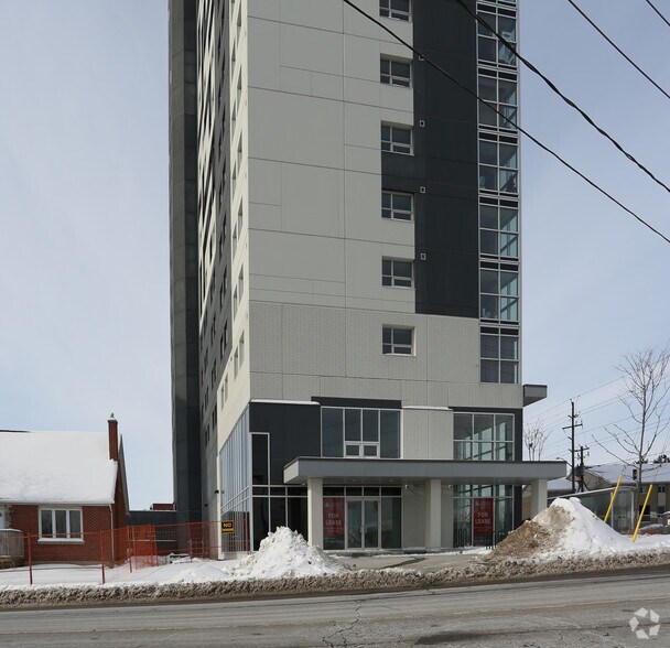 More Photos Of 1 Columbia St W, Waterloo Apartments For Lease