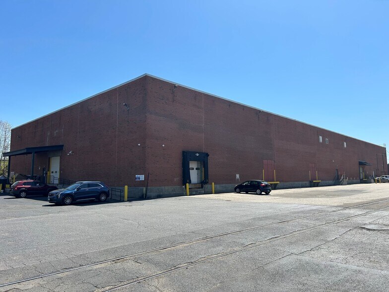 More Photos Of 120 Moffitt St, Stratford Warehouse For Lease