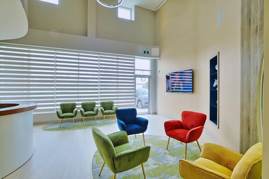 More Photos Of 1200 Derry Rd E, Mississauga Freestanding For Lease