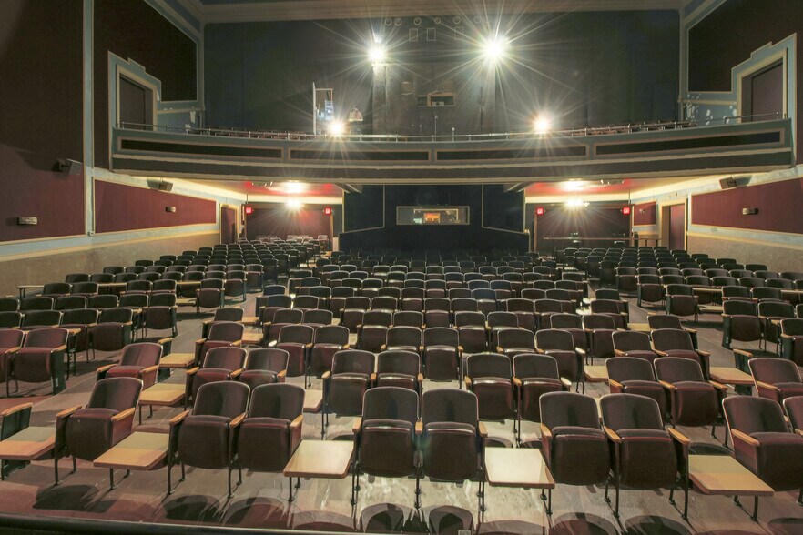 More Photos Of 58 High St, Clinton Movie Radio TVStudio For Lease