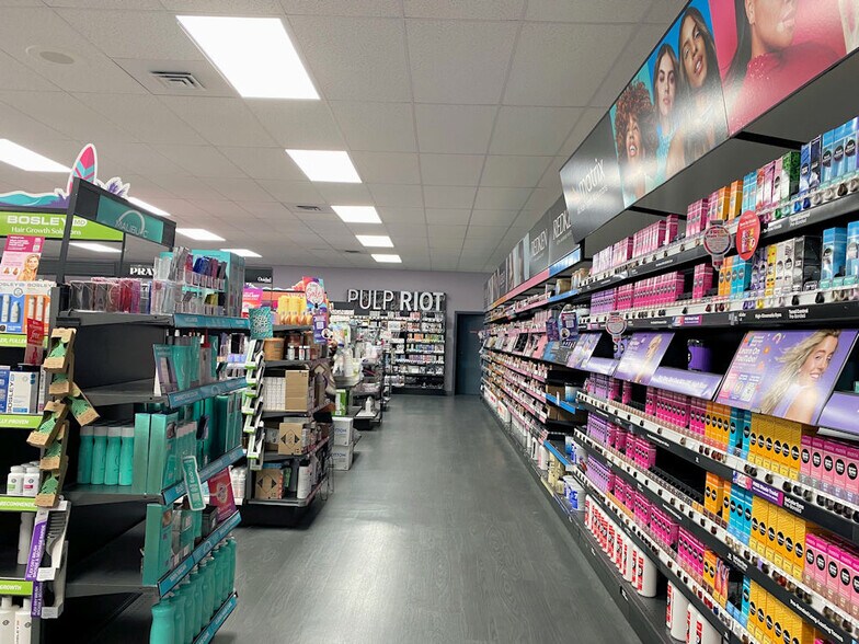 More Photos Of 1600 N Government Way, Coeur d'Alene Freestanding For Sale