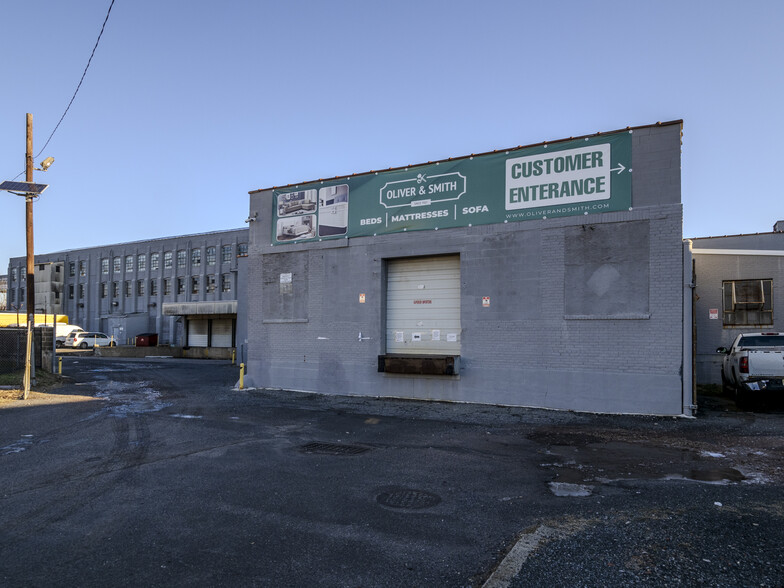 More Photos Of 39 Meade St, Trenton Distribution For Lease