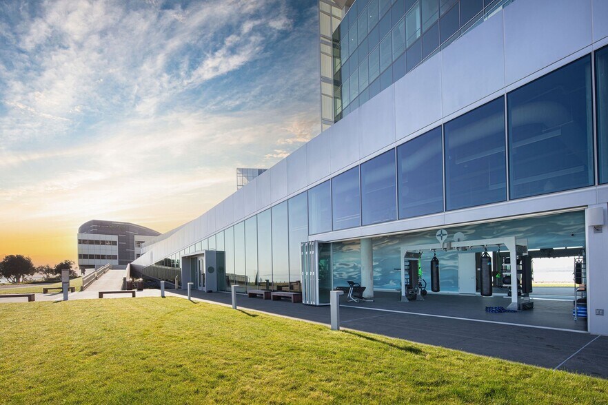 More Photos Of 3000 Marina Blvd, Brisbane Unknown For Lease