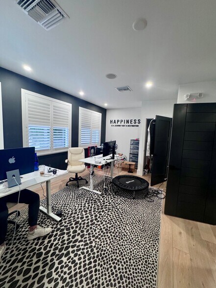 More Photos Of 5405 Taylor Rd, Naples Showroom For Sale