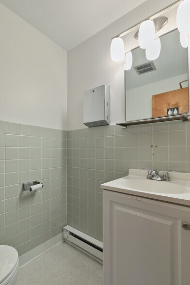 More Photos Of 8417 Patterson Ave, Richmond Office For Lease