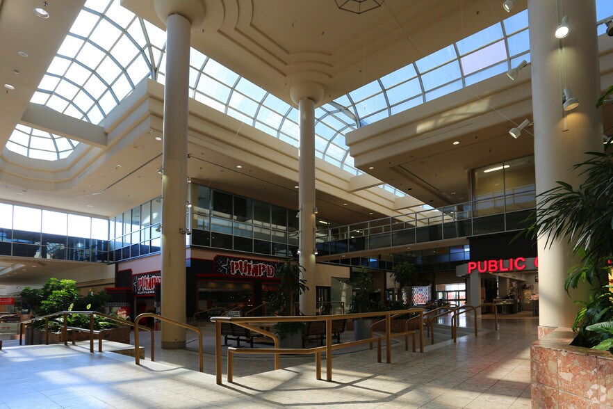 More Photos Of 400 Bayfield St, Barrie Storefront For Lease