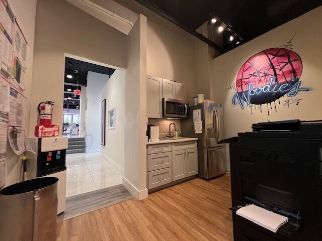 More Photos Of 142 W Platt St, Tampa Office Residential For Lease