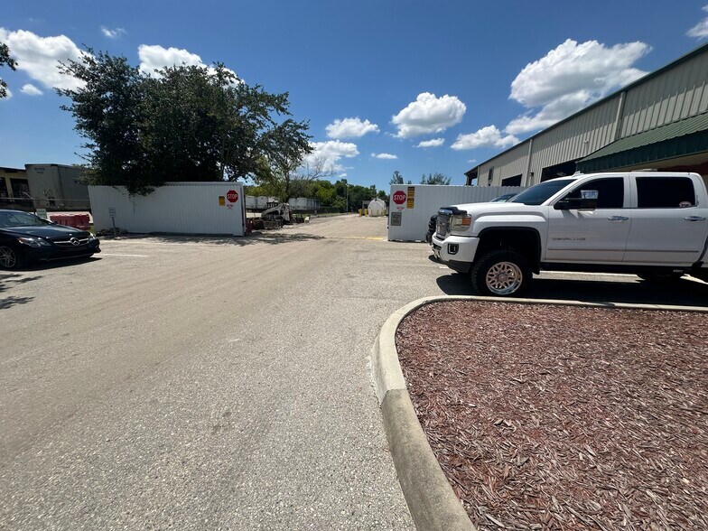 More Photos Of 1640 Benchmark Ave, Fort Myers Warehouse For Lease