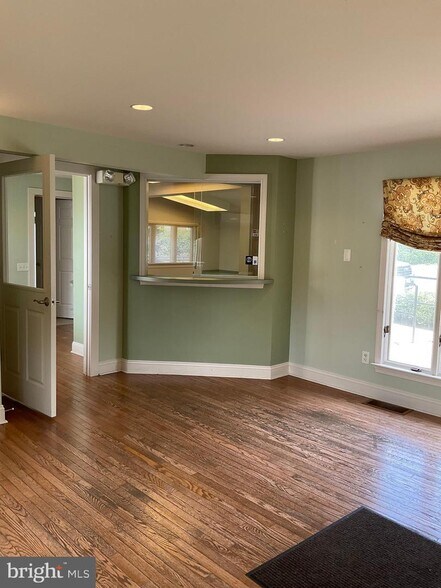 More Photos Of 300 Spruce St, Doylestown Office For Sale