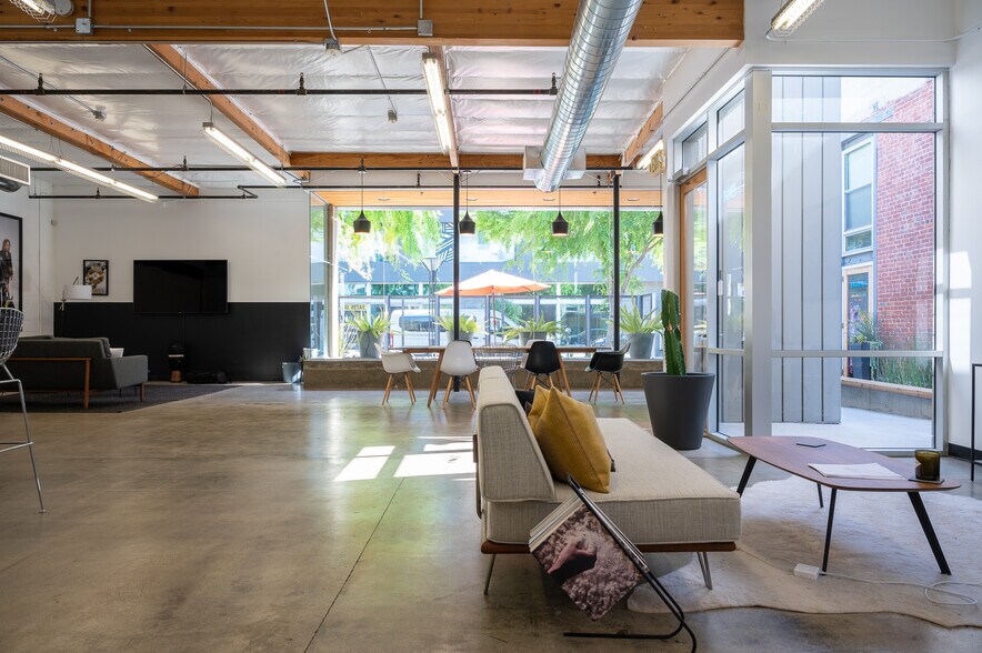 More Photos Of 435-441 E 4th St, Long Beach Storefront Retail Office For Lease