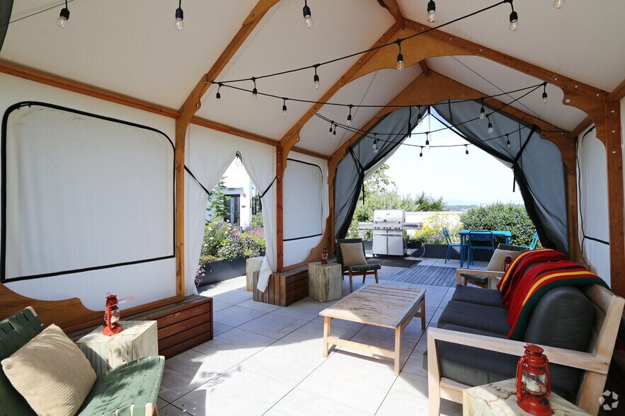 More Photos Of 6717 Roosevelt Way NE, Seattle Apartments For Lease