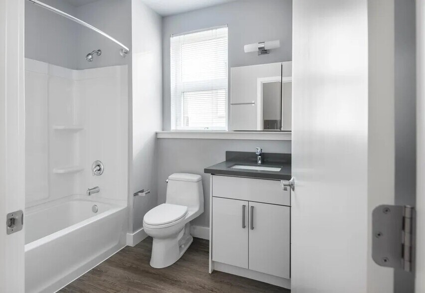 More Photos Of 215 Boylston Ave E, Seattle Apartments For Sale