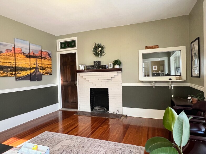 More Photos Of 306 N Austin St, Comanche Office For Sale