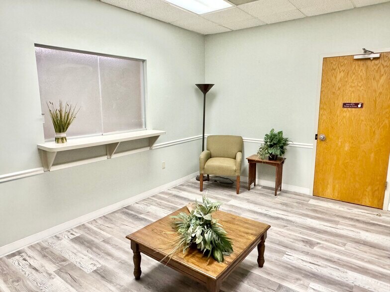 More Photos Of 130 N Gross Rd, Kingsland Medical For Sale
