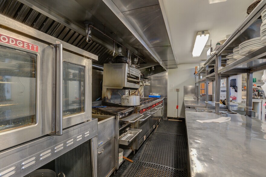 More Photos Of 200 Shore Rd, Ogunquit Restaurant For Sale