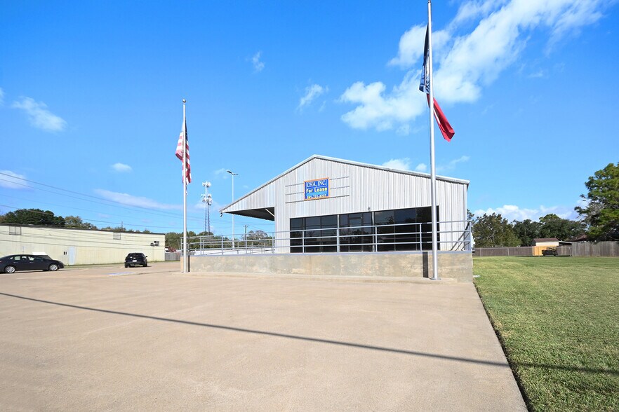 More Photos Of 110 N Walker St, Angleton Warehouse For Lease