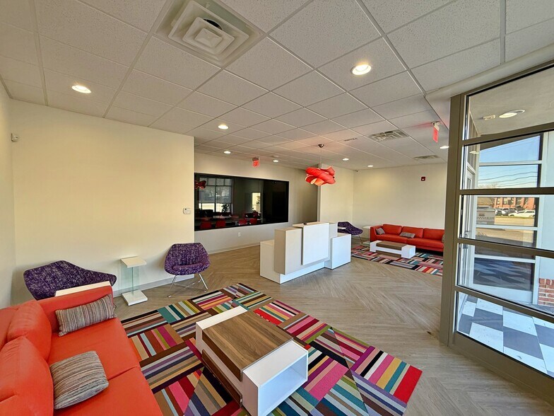 More Photos Of 104 Mull St, Morganton Office For Sale