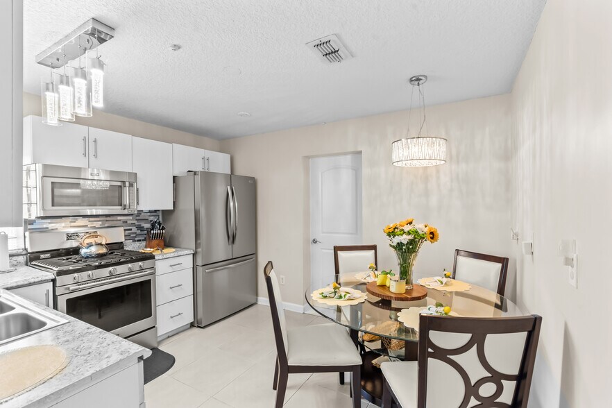 More Photos Of 1887 Mayport Rd, Atlantic Beach Freestanding For Sale