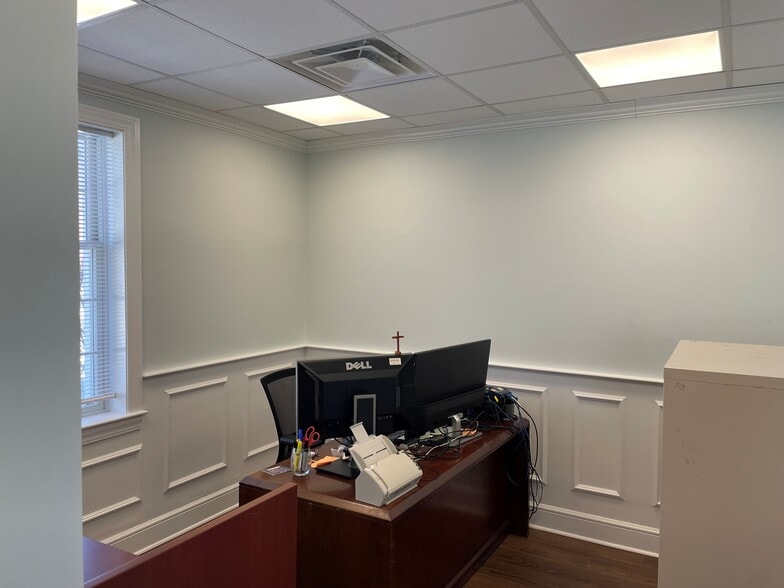 More Photos Of 17 North Rd, Chelmsford Bank For Lease