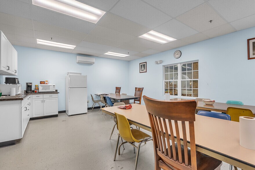 More Photos Of 197 Alder Dr, North Aurora Warehouse For Sale
