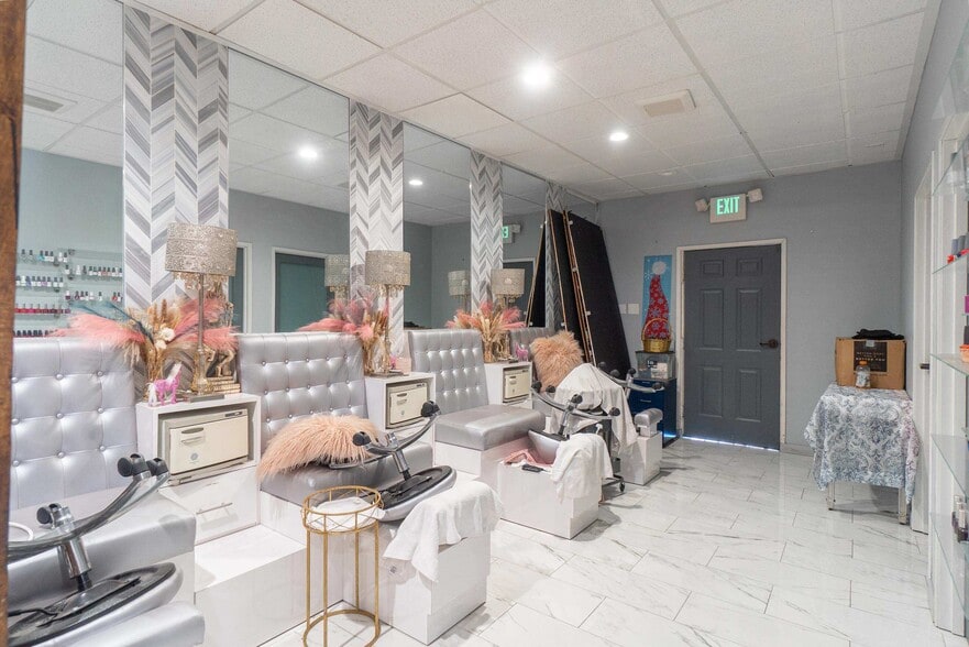 More Photos Of 1090 Redondo Ave, Long Beach Storefront Retail Residential For Sale