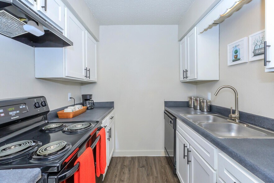 More Photos Of 110 S Stadium Rd, Alice Apartments For Sale