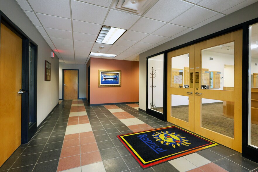 More Photos Of 1727 S Park St, Kalamazoo Medical For Sale