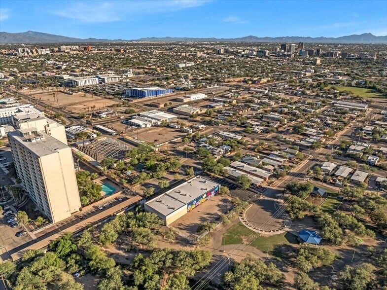 More Photos Of 1401 N Bailey Ln, Tucson Showroom For Sale