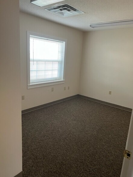 More Photos Of 13910 Fivay Rd, Hudson Medical For Lease