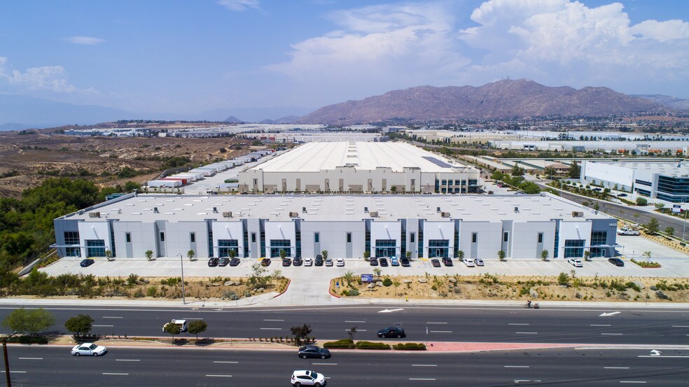 More Photos Of 1900 Alessandro Blvd, Riverside Showroom For Lease