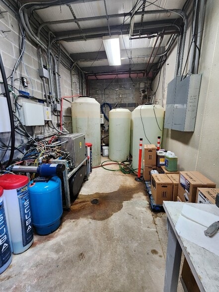 More Photos Of 923 N Morley St, Moberly Carwash For Sale