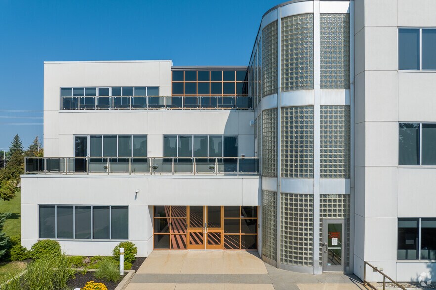 More Photos Of 460 Phillip St, Waterloo Office For Lease