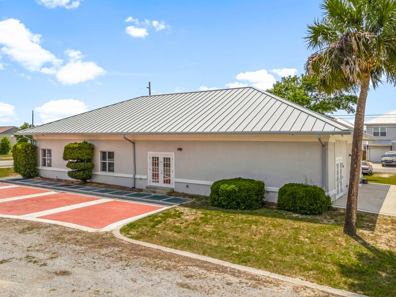 More Photos Of 5907 Sr-22, Panama City Funeral Home For Lease
