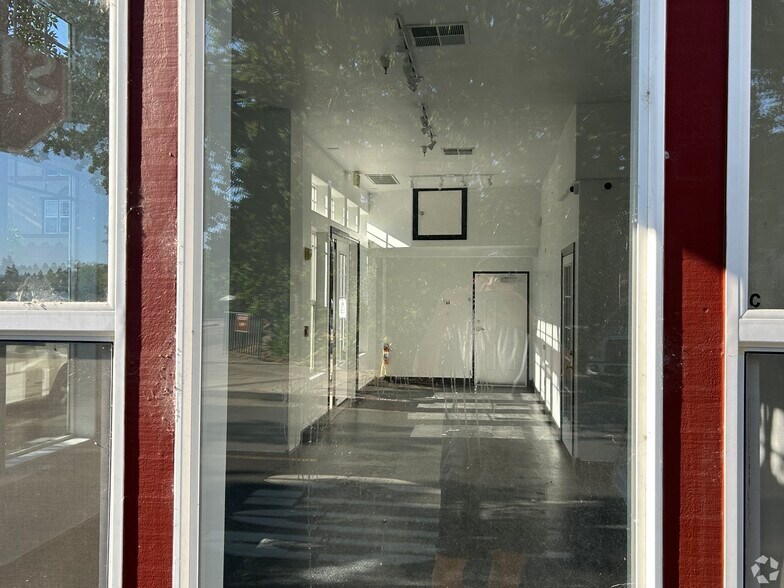 More Photos Of 220 Windsor River Rd, Windsor Apartments For Sale