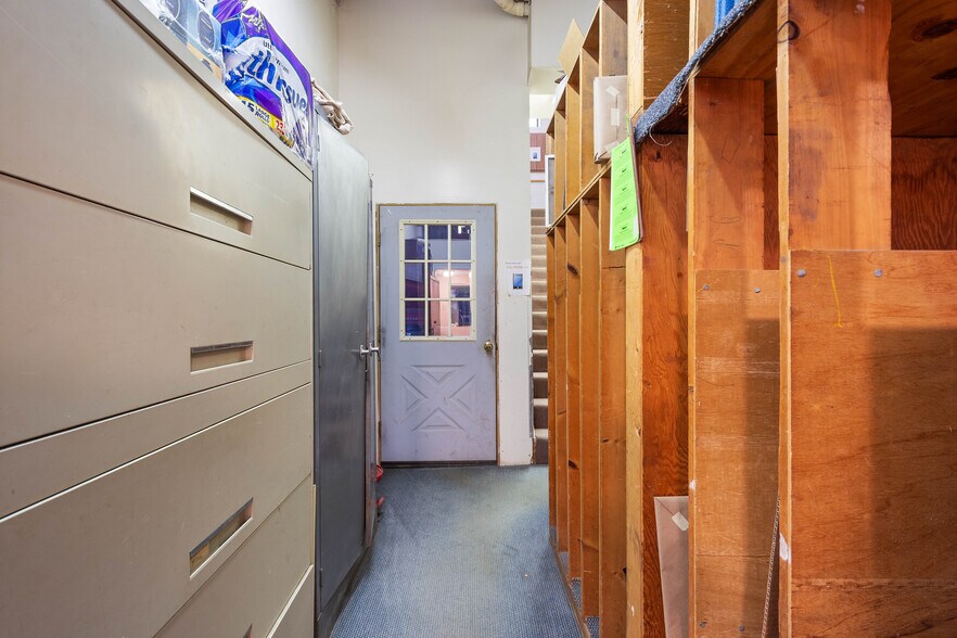 More Photos Of 700 5th Ave, Coraopolis Showroom For Sale