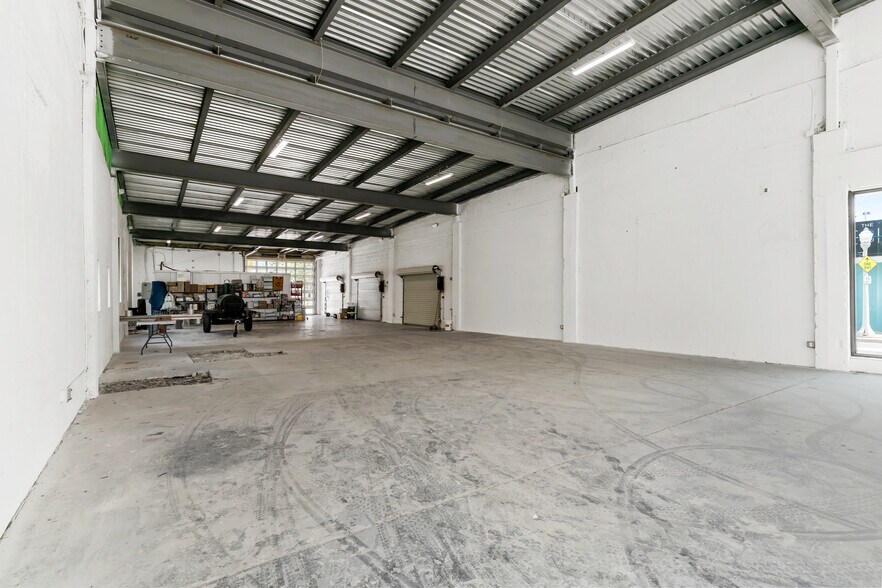 More Photos Of 1529-1531 Lee St, Fort Myers Bar For Sale