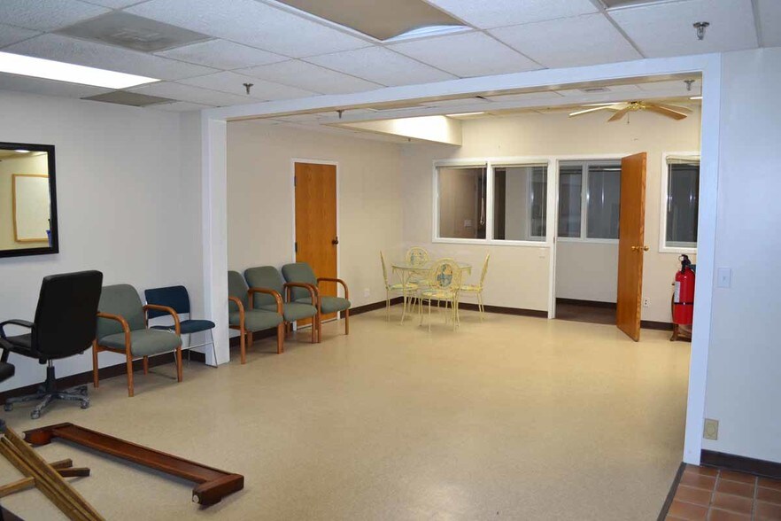 More Photos Of 203 S 6th St, Wood River Office For Sale