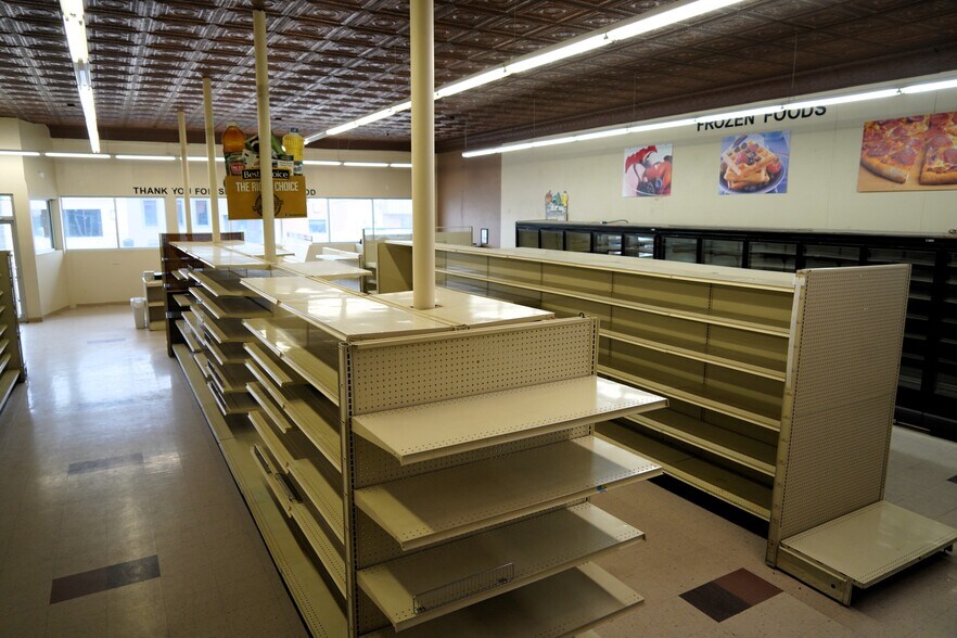 More Photos Of 304 Smith Ave, Elwood General Retail For Sale
