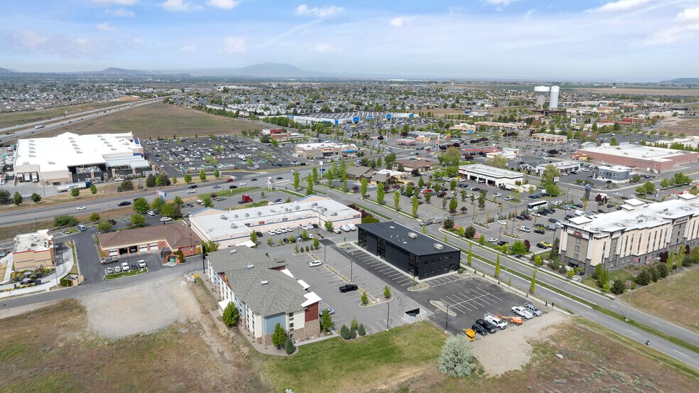 More Photos Of 6902 Rodeo Dr, Pasco Flex For Sale